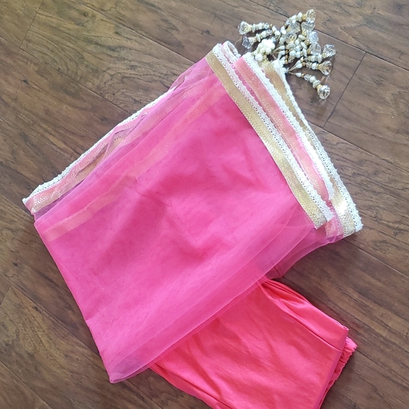 Gown - Picture 13 of 13